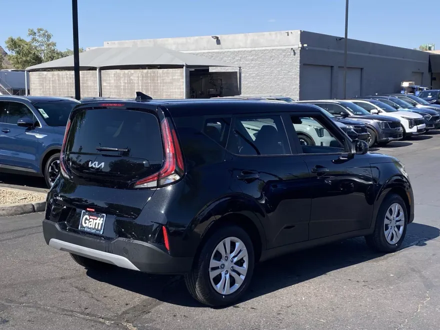 2025 Kia Soul LX photo 1