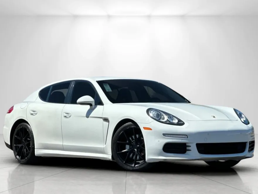 2014 Porsche Panamera 4 photo 1