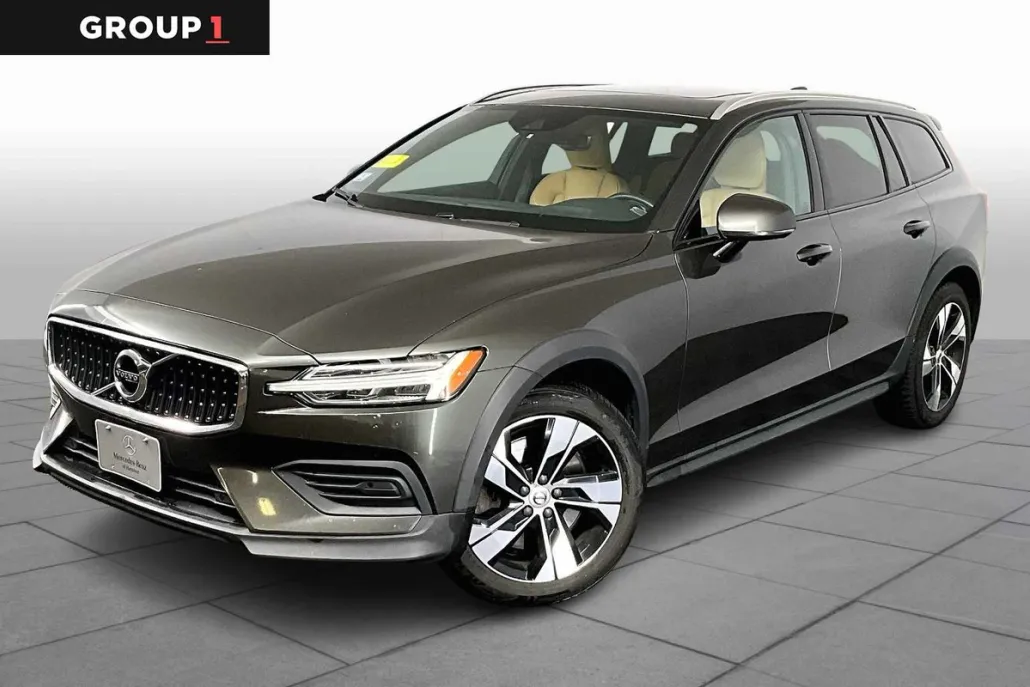 2020 Volvo V60 Cross Country photo 1