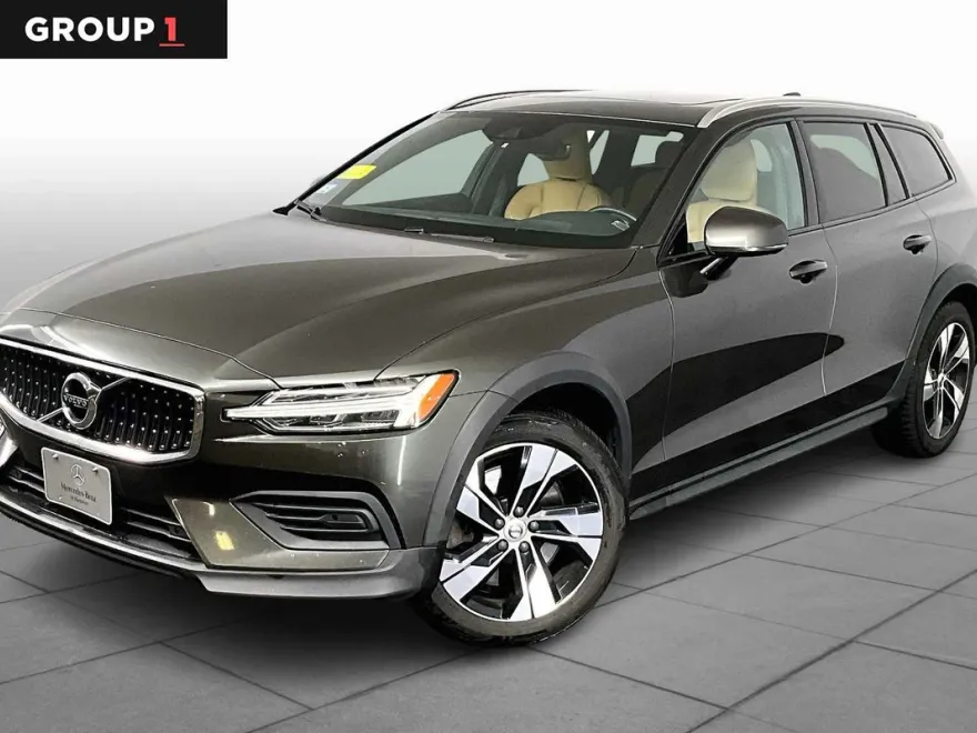 2020 Volvo V60 Cross Country photo 1