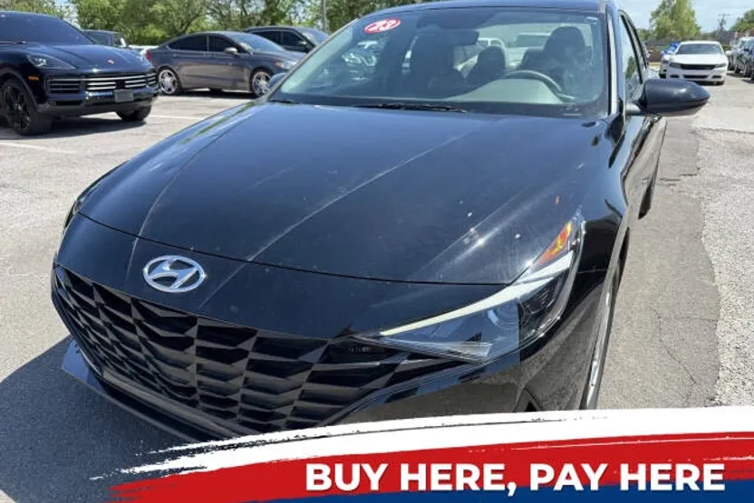 2023 Hyundai Elantra SE photo 1