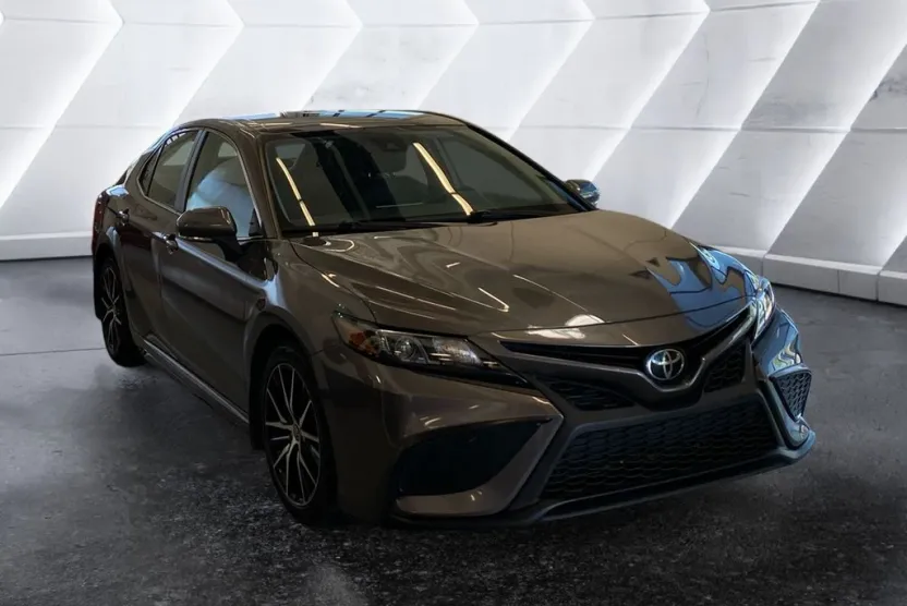 2023 Toyota Camry SE photo 1