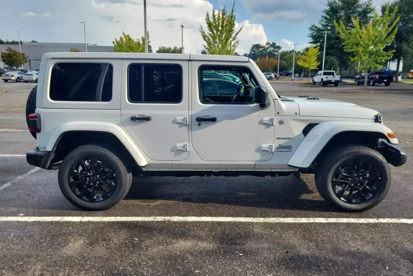 2024 Jeep Wrangler 4xe Sahara photo 1