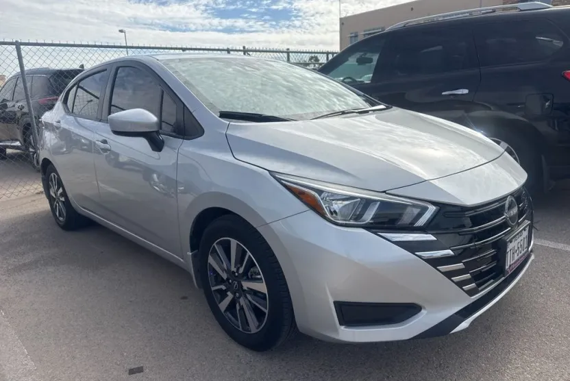 2024 Nissan Versa 1.6 SV photo 1