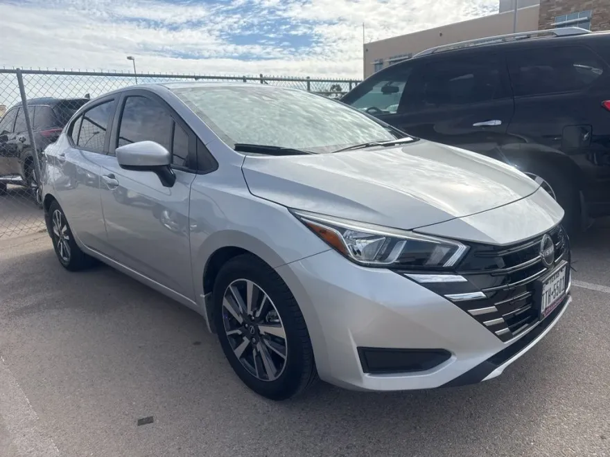 2024 Nissan Versa 1.6 SV photo 1