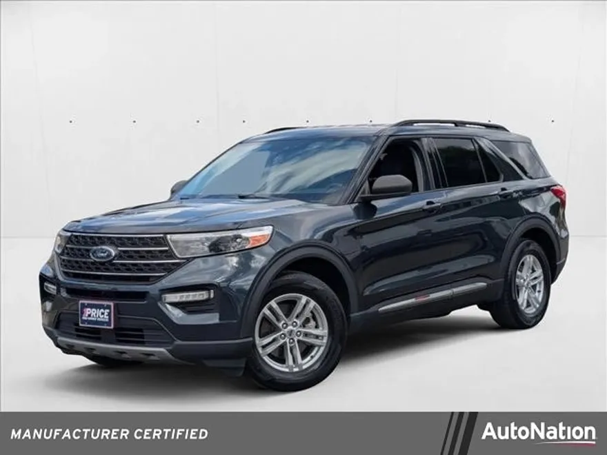 2023 Ford Explorer XLT photo 1