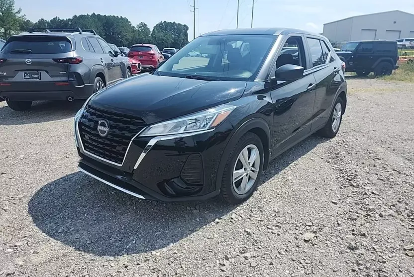 2023 Nissan Kicks S photo 1