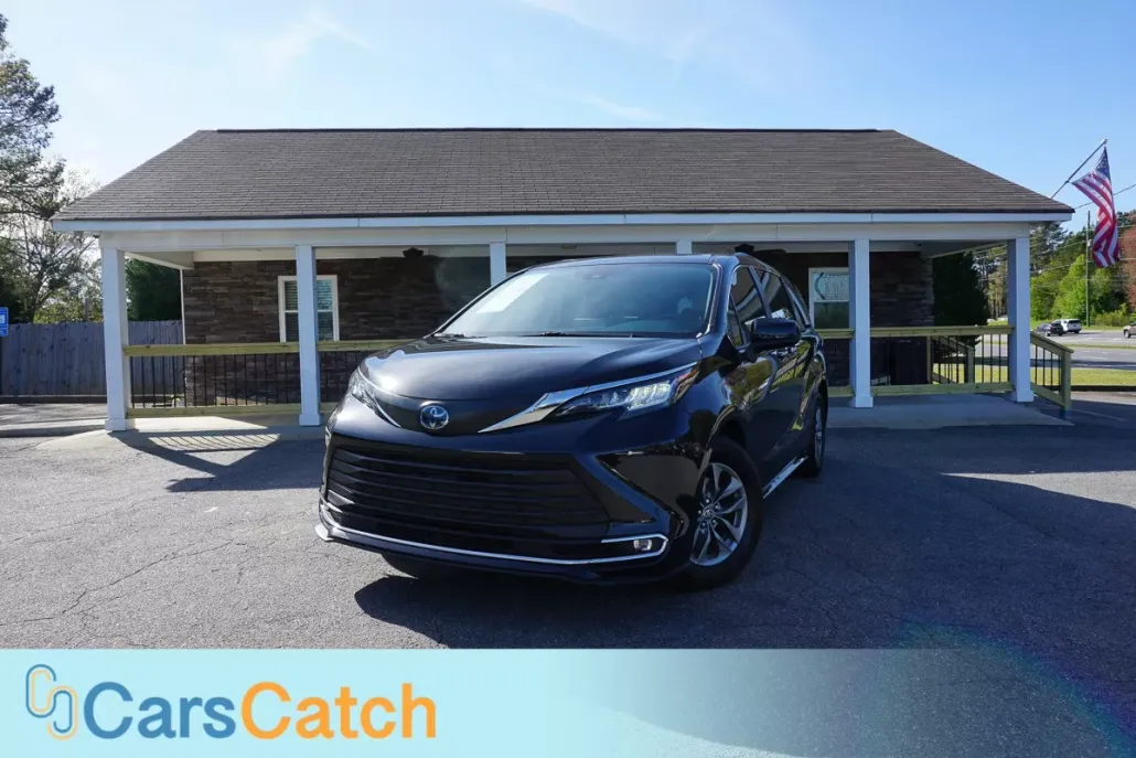 2021 Toyota Sienna XLE Hybrid photo 1