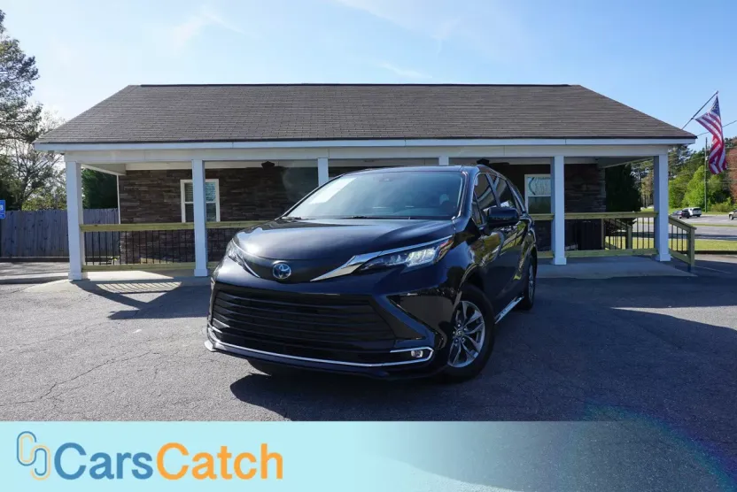 2021 Toyota Sienna XLE Hybrid photo 1