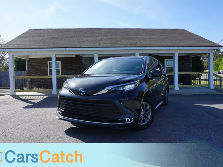 2021 Toyota Sienna XLE Hybrid photo 1