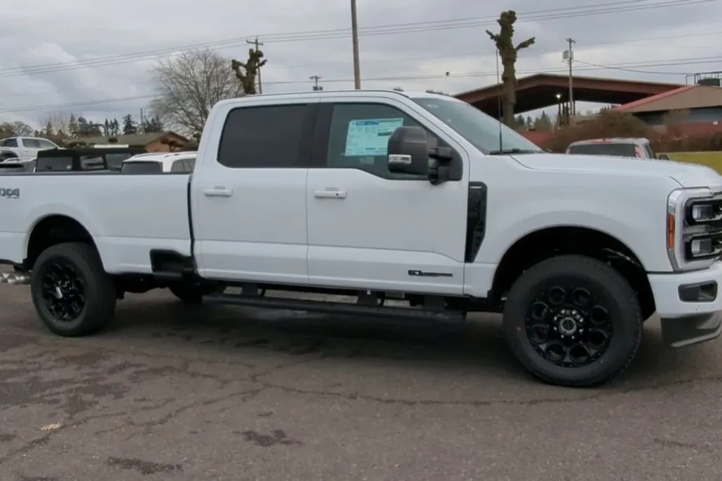 2024 Ford F-350 Lariat photo 1