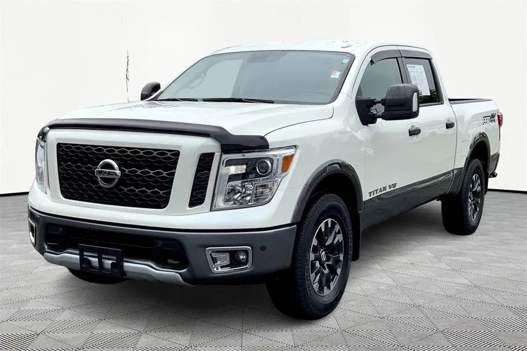 2019 Nissan Titan PRO-4X photo 1