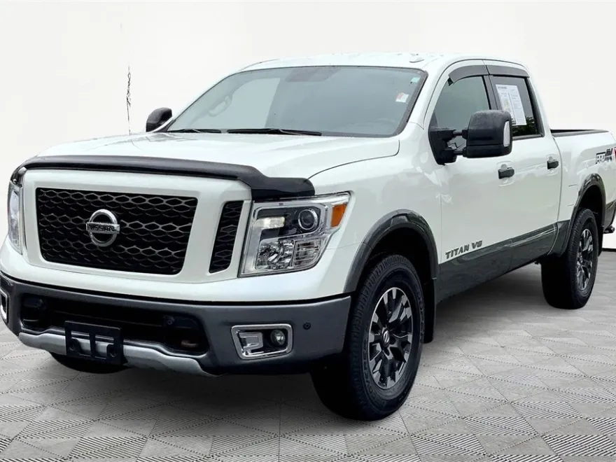 2019 Nissan Titan PRO-4X photo 1