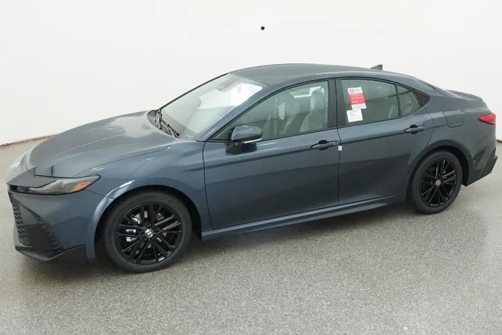 2026 Toyota Camry SE photo 1