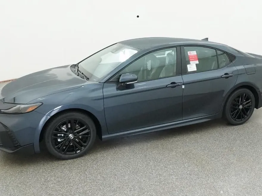 2026 Toyota Camry SE photo 1