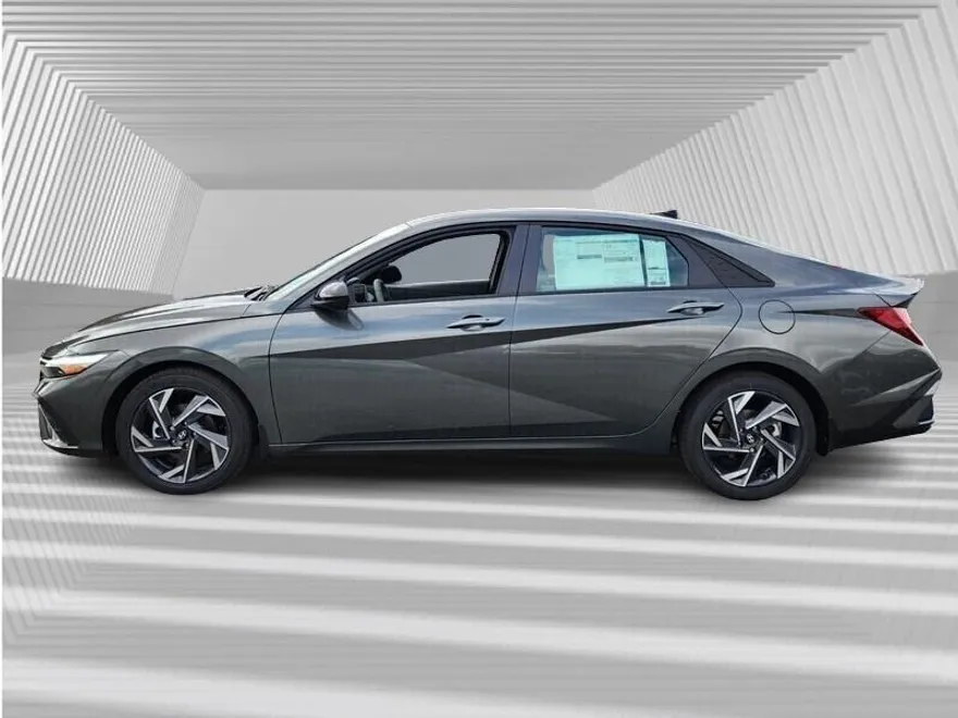 2025 Hyundai Elantra SEL Sport photo 1
