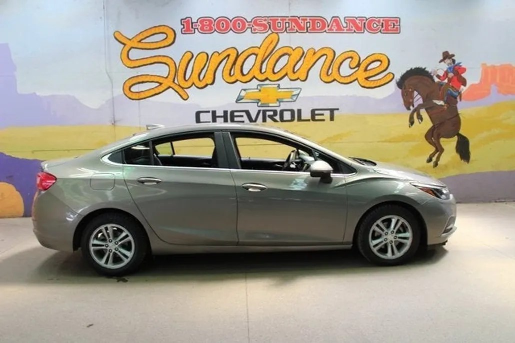 2018 Chevrolet Cruze LT photo 1