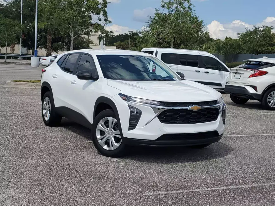2024 Chevrolet Trax LS photo 1
