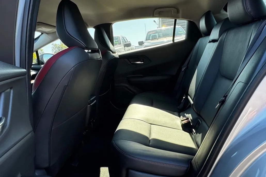 2025 Toyota Prius Plug-in Premium photo 1