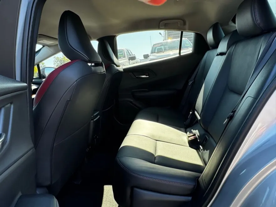 2025 Toyota Prius Plug-in Premium photo 1
