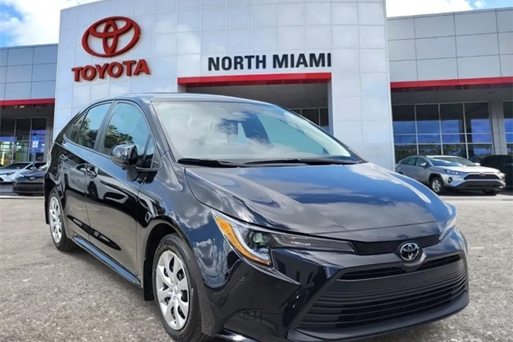2025 Toyota Corolla LE photo 1
