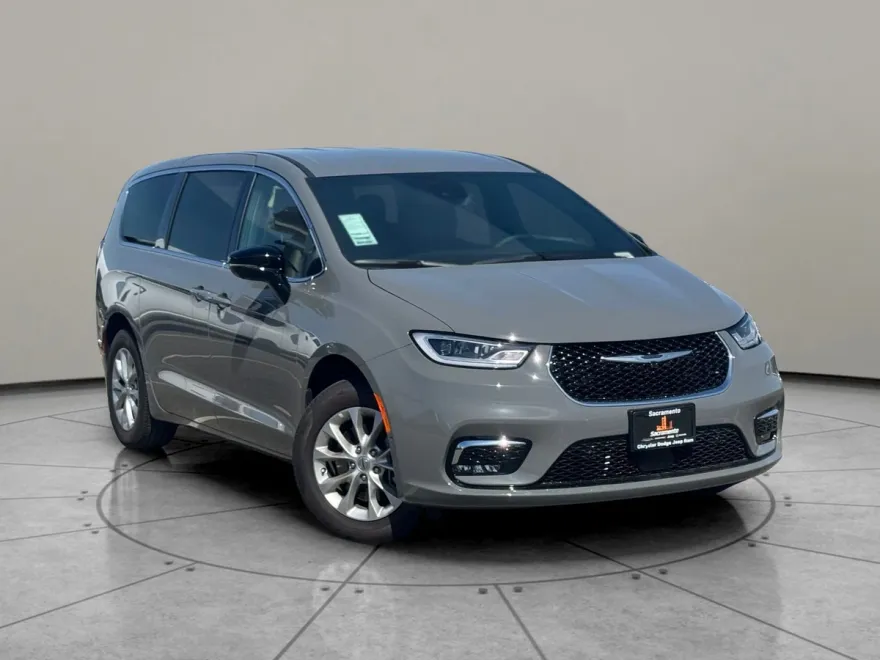 2025 Chrysler Pacifica photo 1