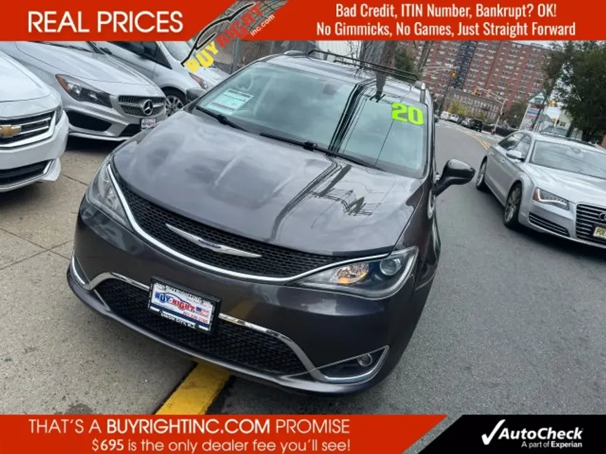 2020 Chrysler Pacifica Touring L photo 1