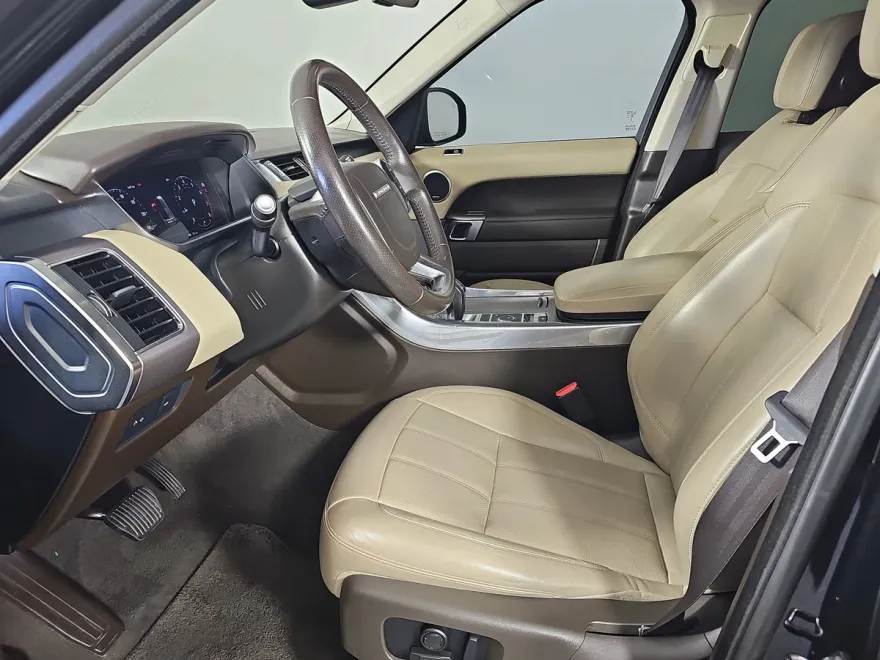2019 Land Rover Range Rover Sport HSE photo 1