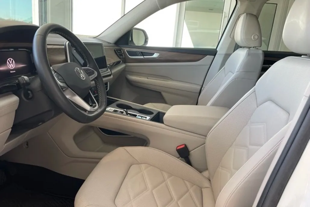2024 Volkswagen Atlas SE photo 1