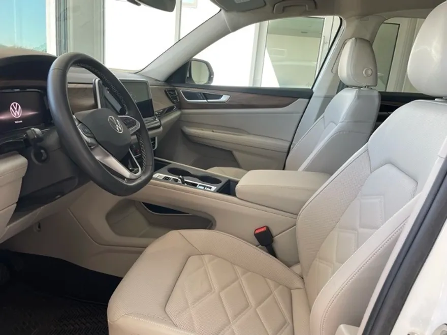 2024 Volkswagen Atlas SE photo 1