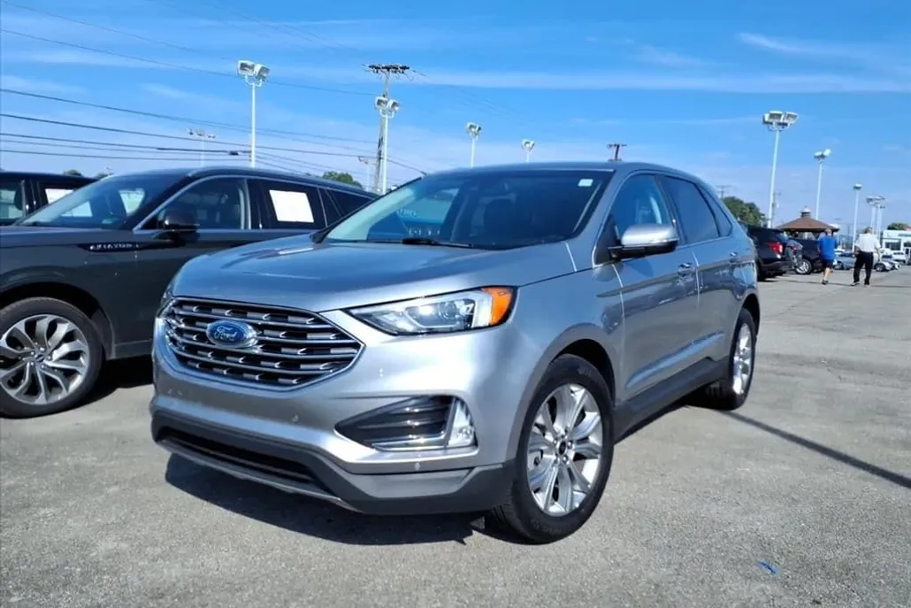 2024 Ford Edge Titanium photo 1