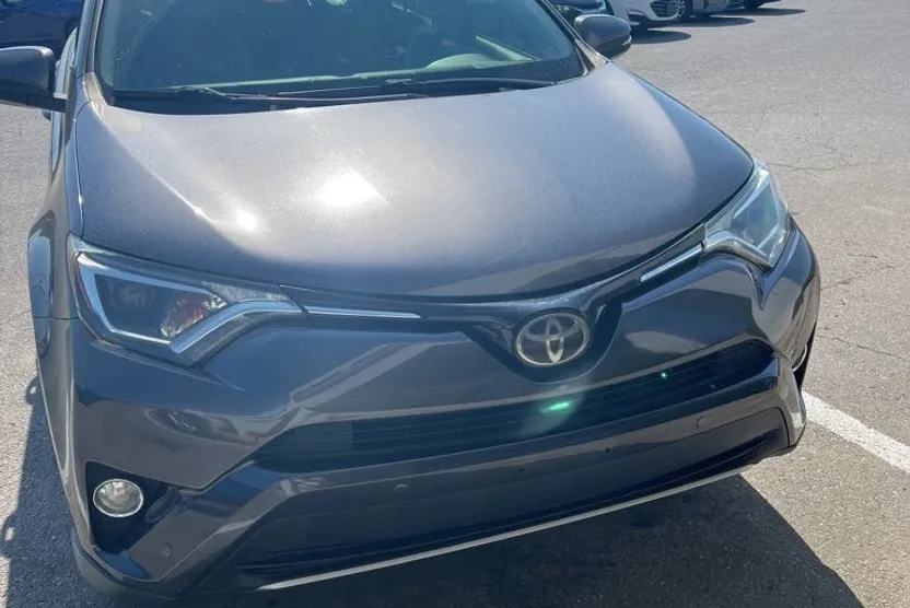 2018 Toyota RAV4 XLE photo 1