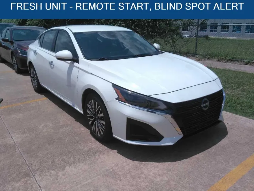 2023 Nissan Altima 2.5 SV photo 1