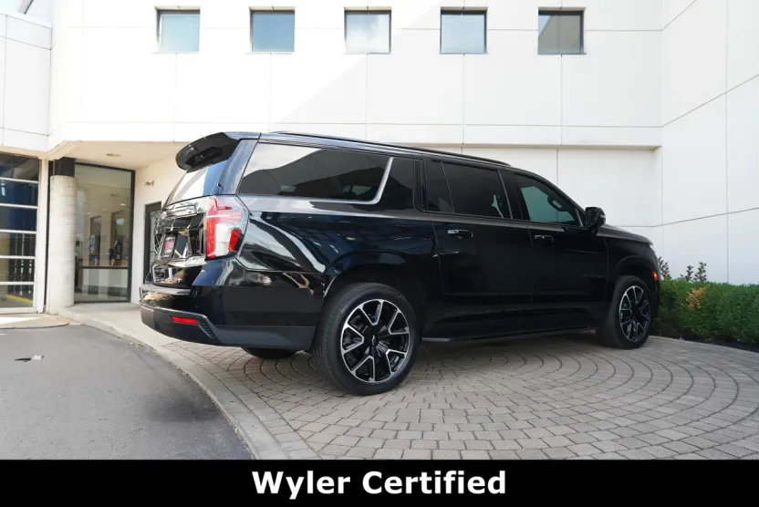 2021 Chevrolet Suburban RST photo 1