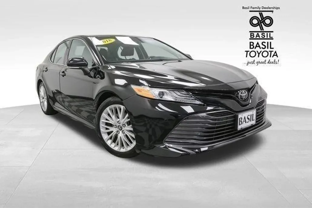 2018 Toyota Camry XLE photo 1