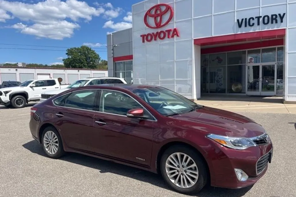 2013 Toyota Avalon Hybrid photo 1