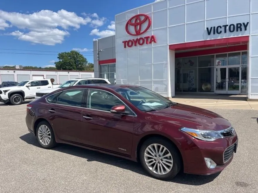 2013 Toyota Avalon Hybrid photo 1