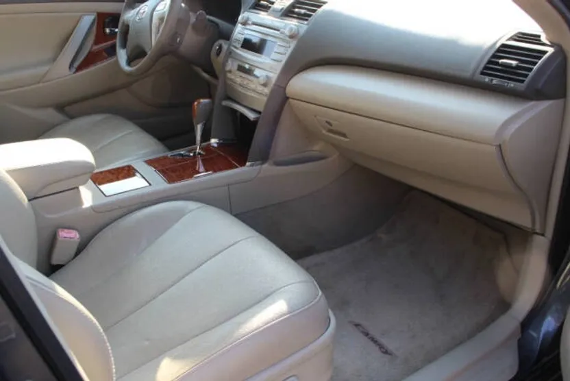 2010 Toyota Camry XLE photo 1
