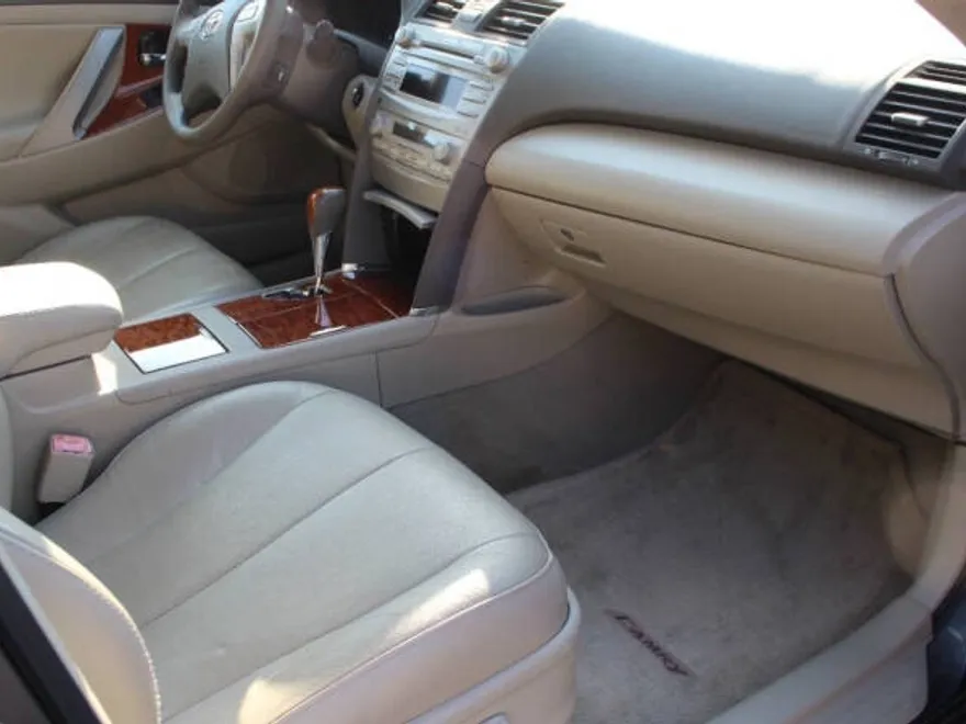 2010 Toyota Camry XLE photo 1