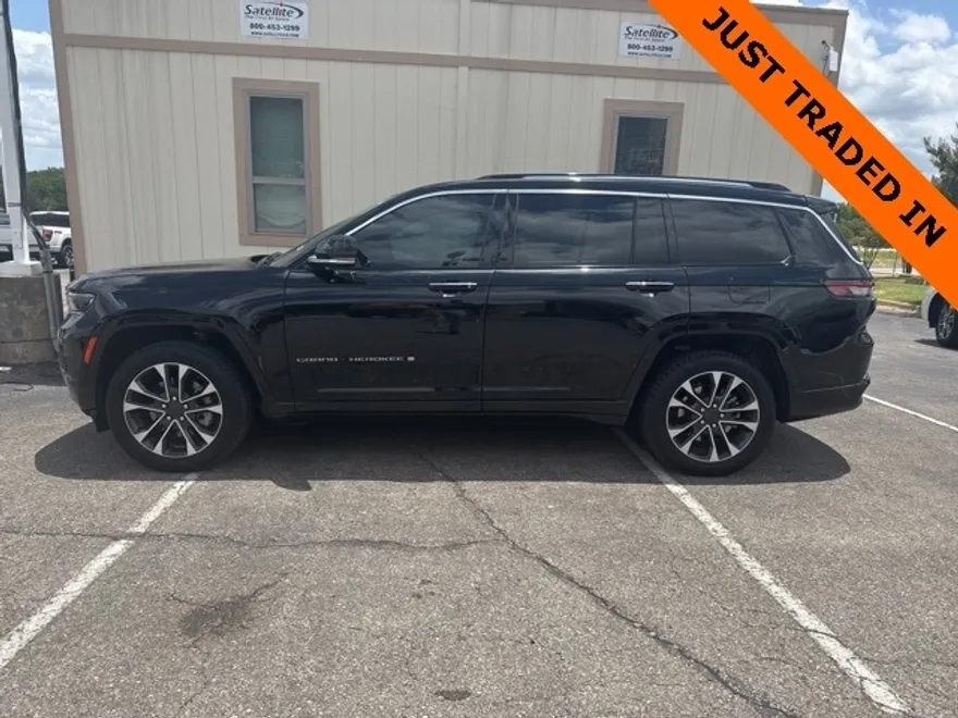 2023 Jeep Grand Cherokee Overland photo 1