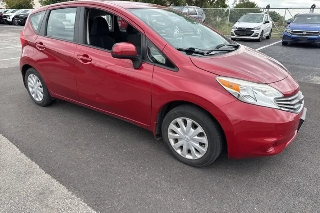 2014 Nissan Versa Note SV photo 1
