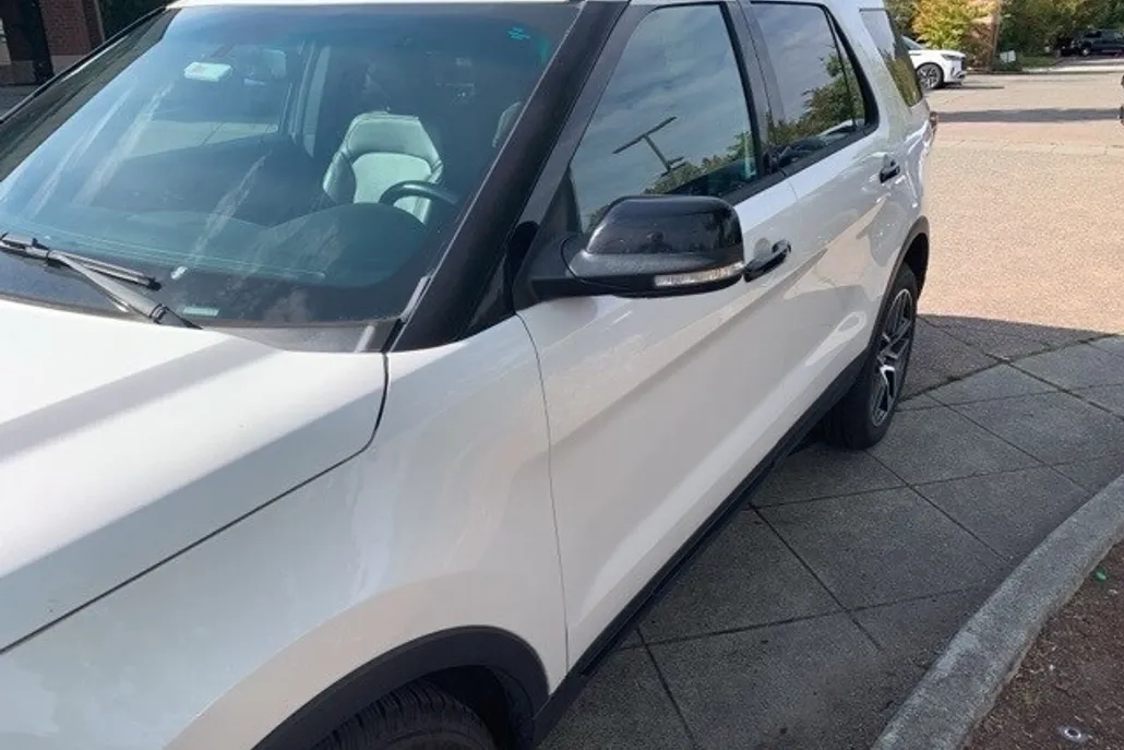 2016 Ford Explorer Sport photo 1