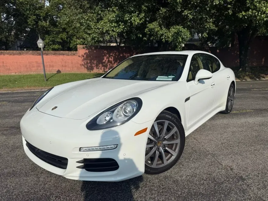 2016 Porsche Panamera Base photo 1