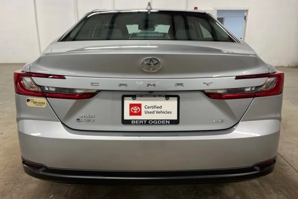 2025 Toyota Camry LE photo 1
