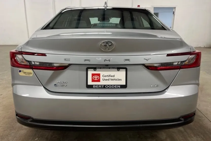 2025 Toyota Camry LE photo 1