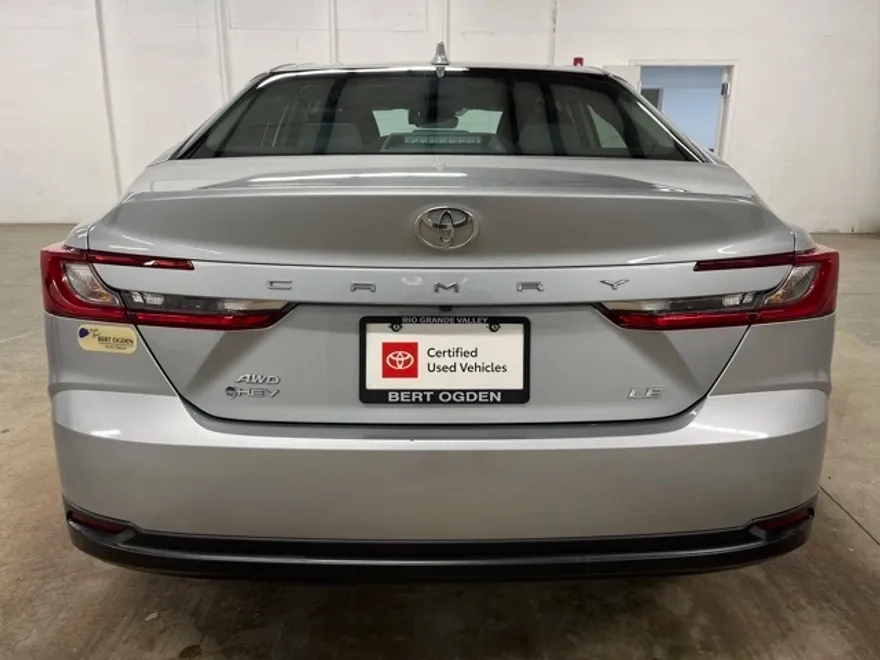 2025 Toyota Camry LE photo 1