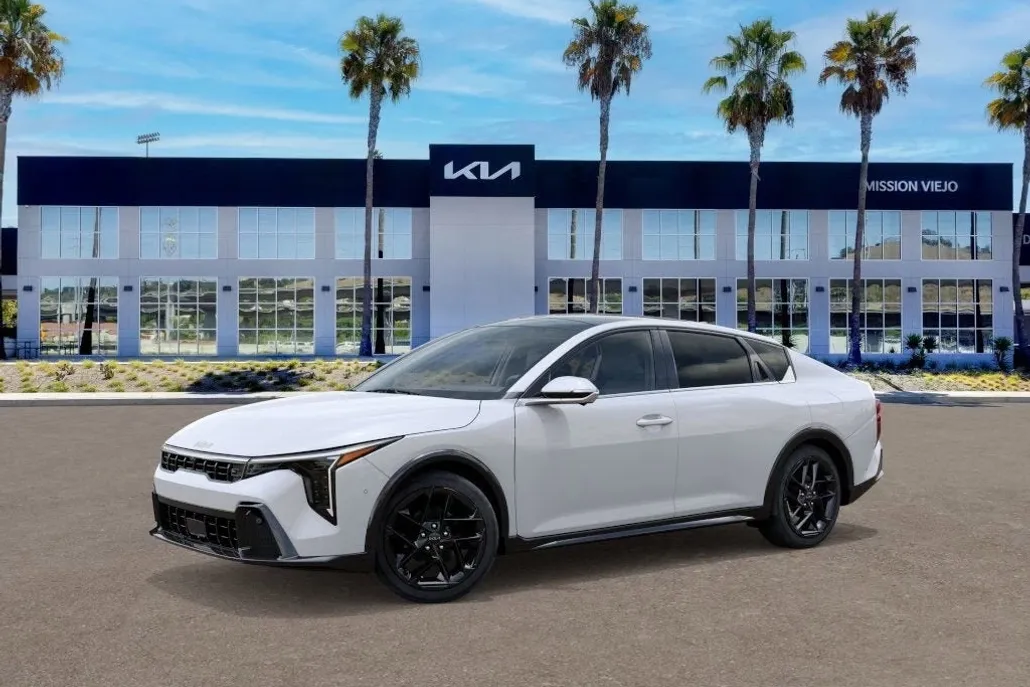 2025 Kia K4 GT-Line Turbo photo 1