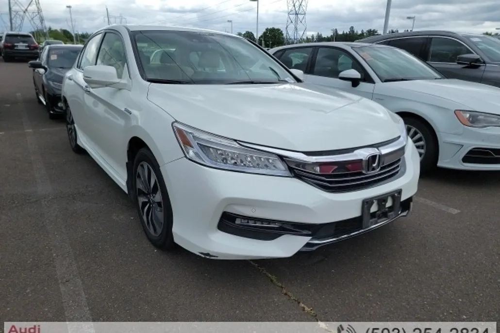 2017 Honda Accord Hybrid Touring photo 1