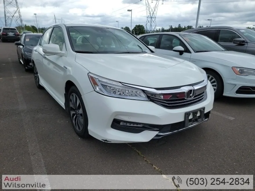 2017 Honda Accord Hybrid Touring photo 1