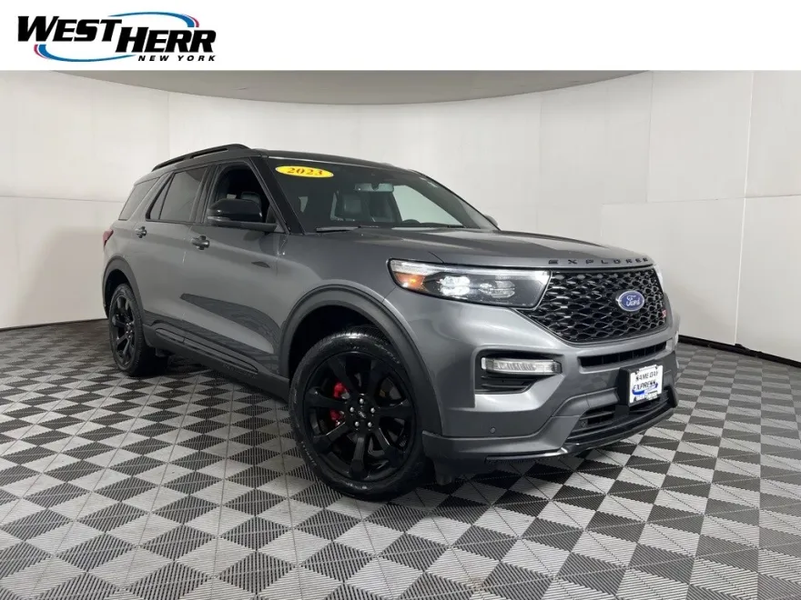 2023 Ford Explorer ST photo 1